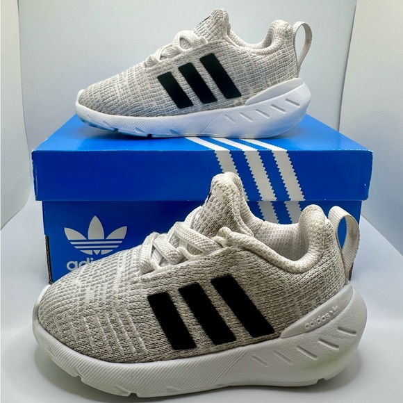 Adidas Swift Run size 5.5 - Picture 2 of 13